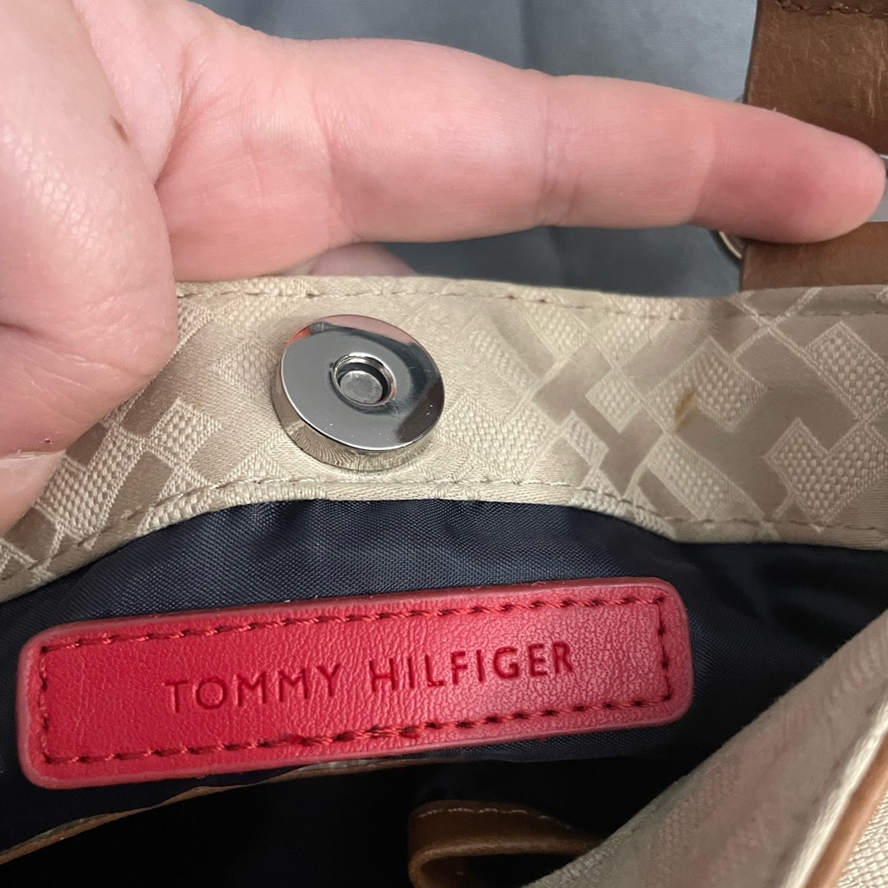 Tommy Hilfiger Beige Crossbody Bag - Picture 5 of 5